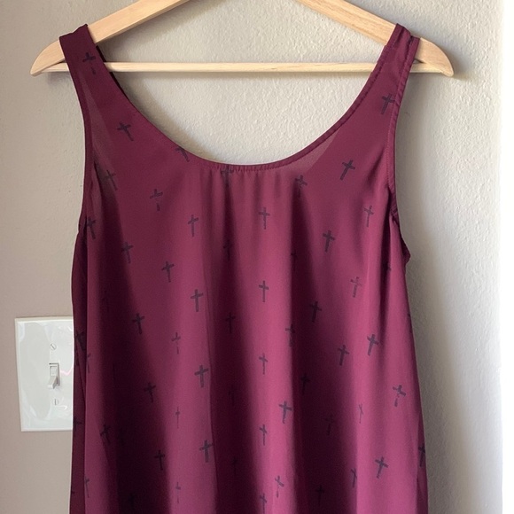 DECREE High Low Sleeveless Cross Print Tank Top - Picture 1 of 6